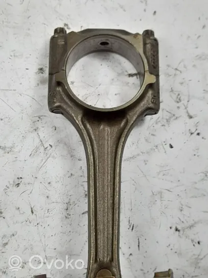 Volkswagen PASSAT B7 Piston with connecting rod 162422