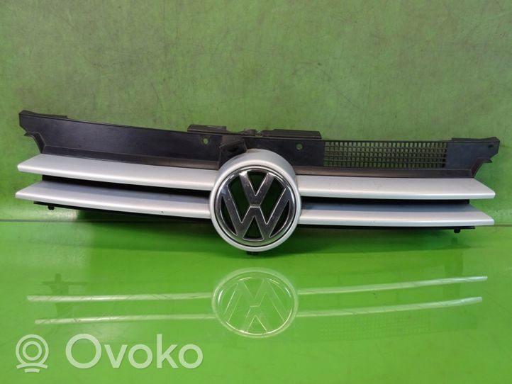 Volkswagen Golf IV Etupuskurin ylempi jäähdytinsäleikkö 1J0853651D