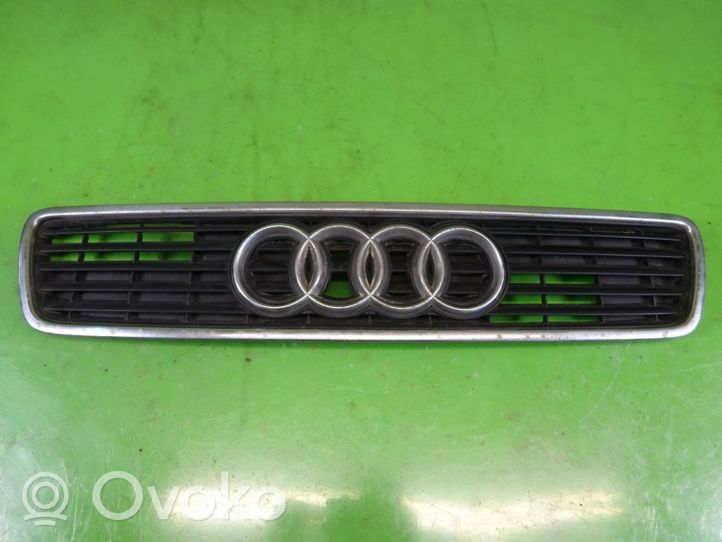 Audi A4 S4 B5 8D Верхняя решётка 8D0853651A