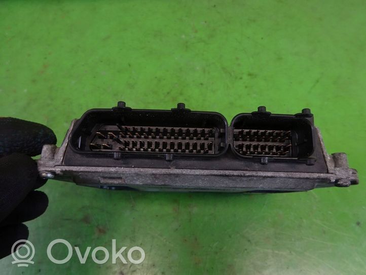 Volkswagen Fox Блок управления двигателем ECU 03D906023B