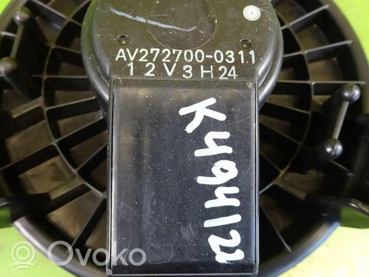 Suzuki Swift Lämmittimen puhallin AV272700-0311