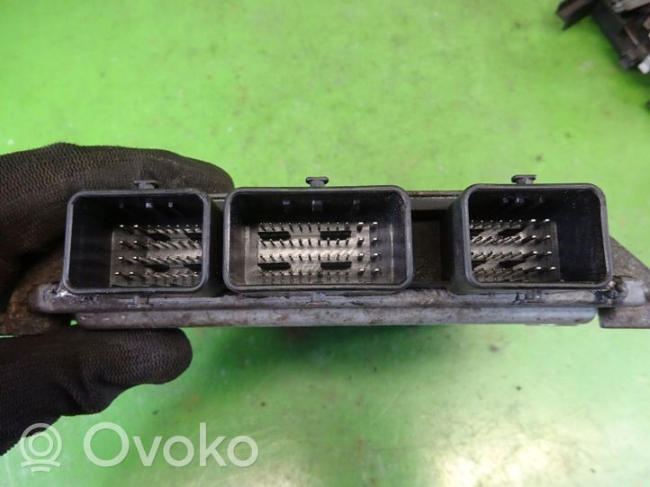 Volkswagen PASSAT B4 Unité de commande, module ECU de moteur 2N1A-12A650-AD