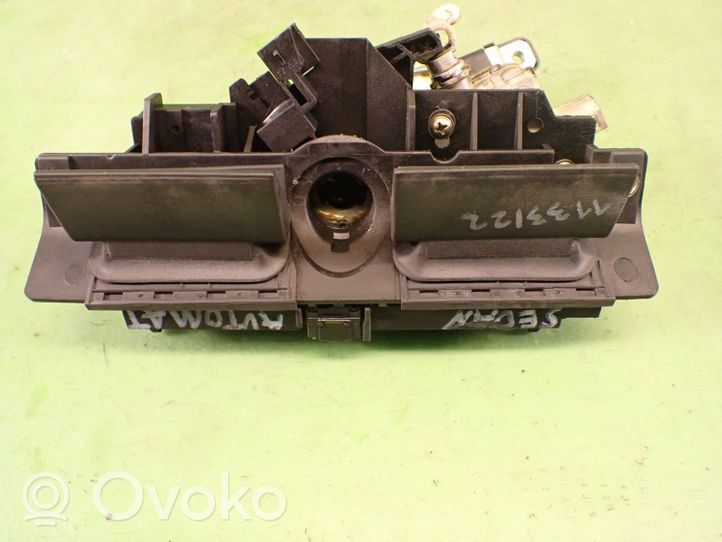 Audi A6 S6 C5 4B Takaoven kahvan kehys 809827565