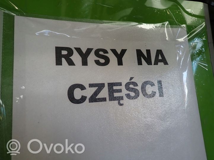 Volvo V50 Błotnik przedni 