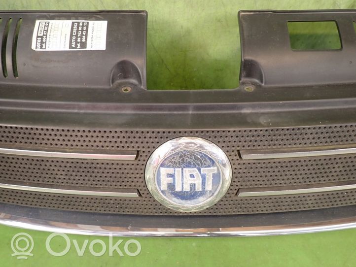 Fiat Idea Grille calandre supérieure de pare-chocs avant 735357980