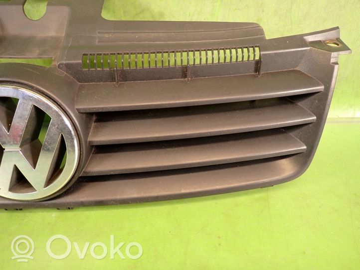 Volkswagen Polo Rejilla superior del radiador del parachoques delantero 6Q0853651C