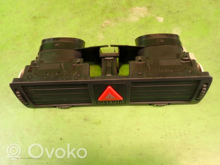 Skoda Octavia Mk1 (1U) Garniture, panneau de grille d'aération latérale 