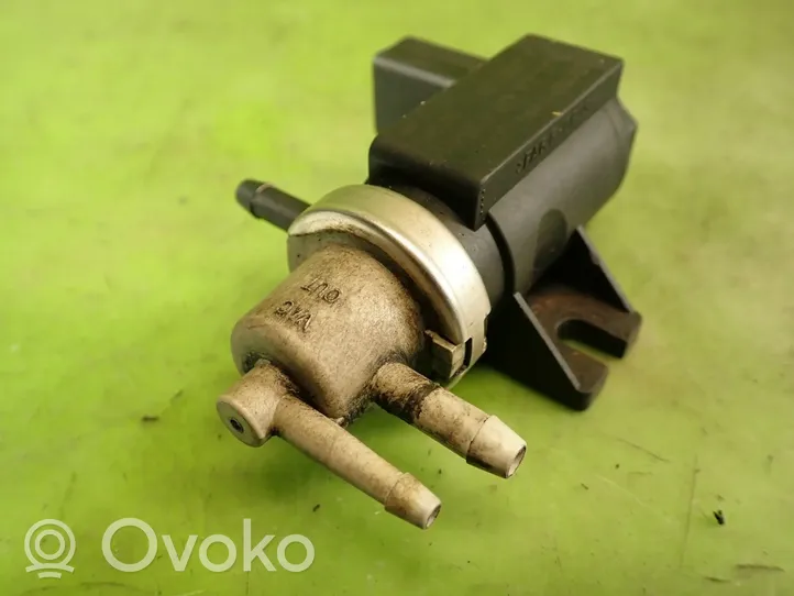 Audi A4 S4 B5 8D Breather valve 1J0906627