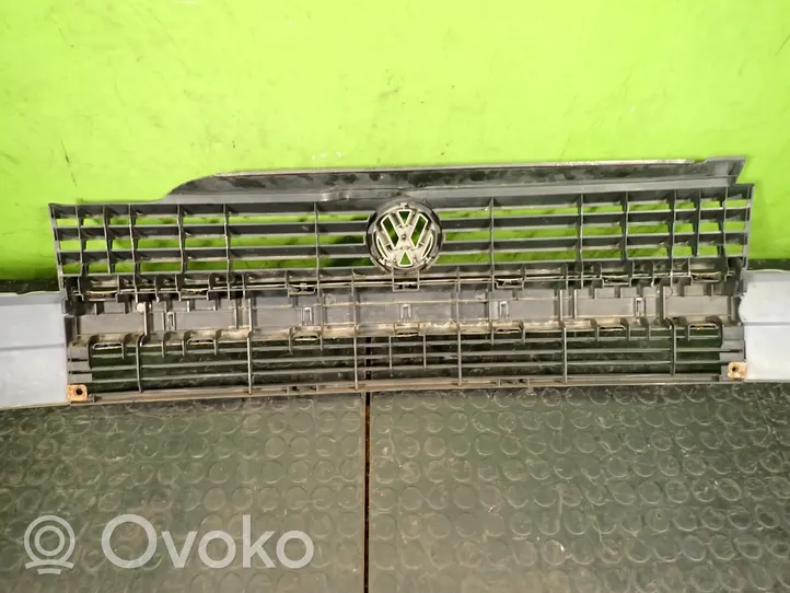 Volkswagen Transporter - Caravelle T4 Maskownica / Grill / Atrapa górna chłodnicy 701853653