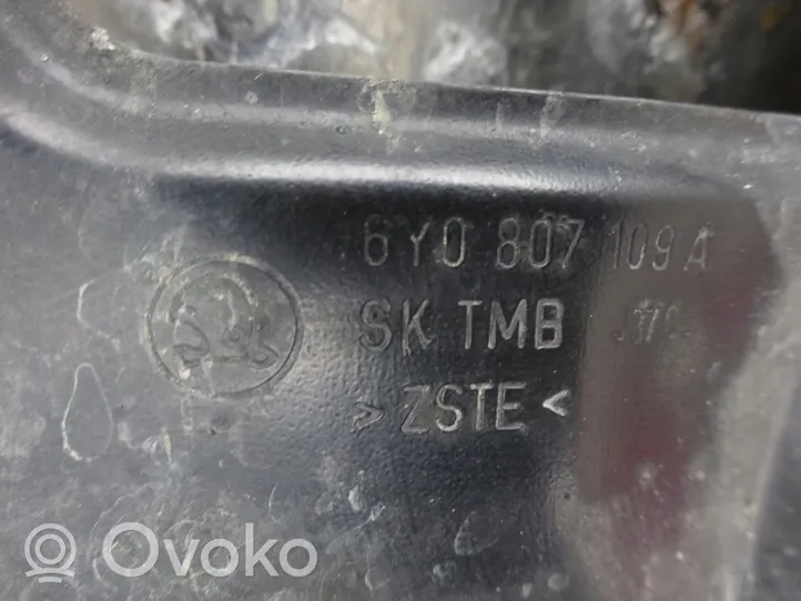 Skoda Fabia Mk1 (6Y) Belka zderzaka przedniego 6Y0807109A