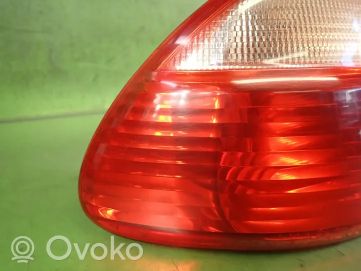 Toyota Avensis T220 Lampa tylna 89022028