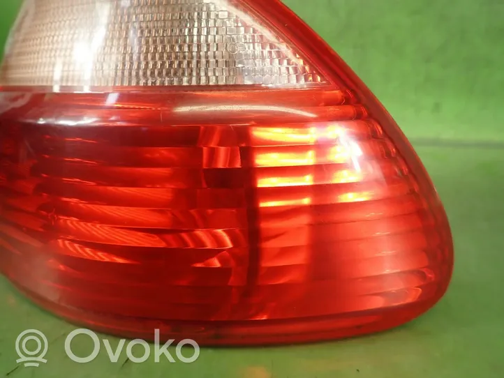 Toyota Avensis T220 Lampa tylna 89022027