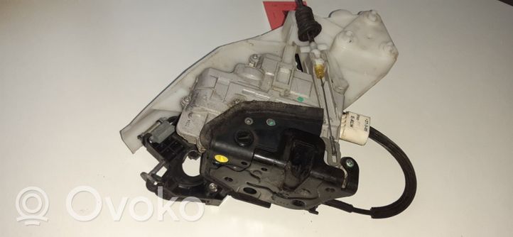 Volkswagen PASSAT B7 Aizmugurē slēdzene 3C4839015A