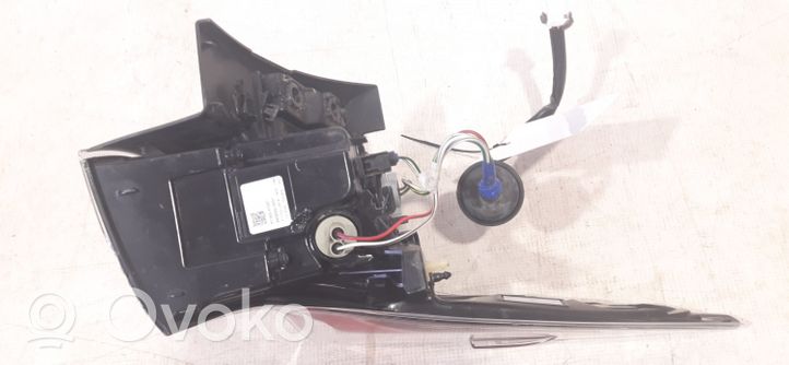 Toyota Prius (XW50) Luz trasera/de freno 8156047281