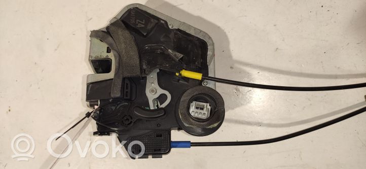 Toyota RAV 4 (XA40) Rear door lock 6A1705