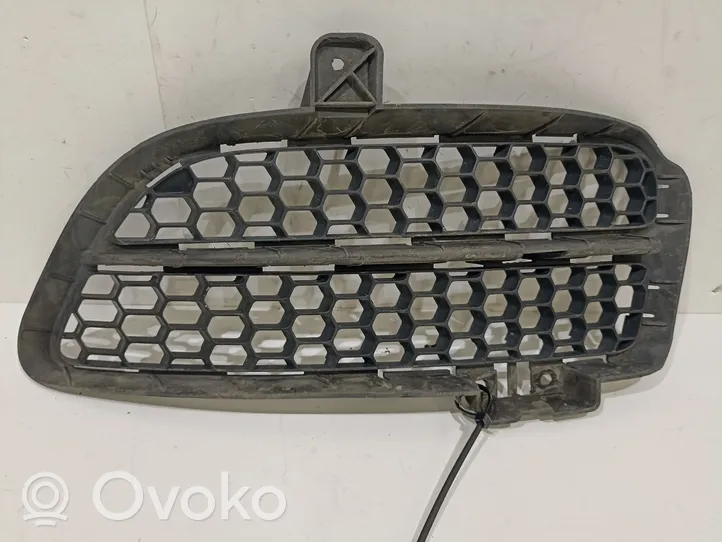 Volkswagen Touareg I Grille inférieure de pare-chocs avant 7L6853665B