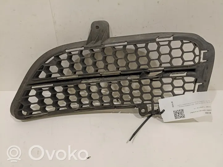 Volkswagen Touareg I Grille inférieure de pare-chocs avant 7L6853666B