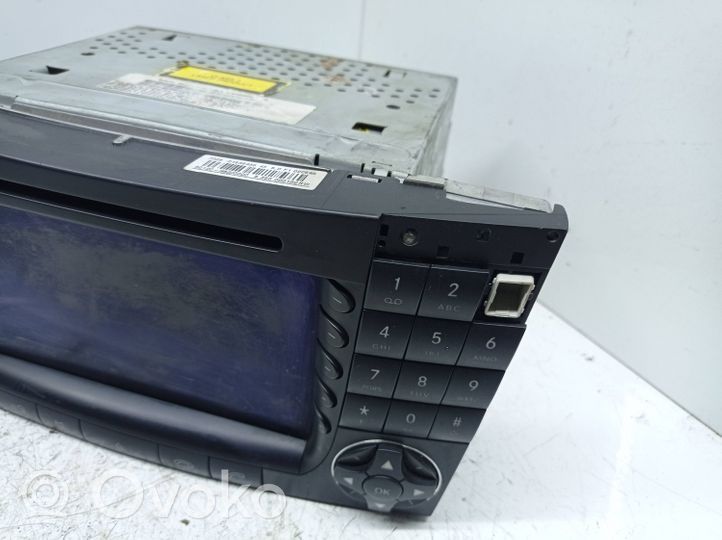 Mercedes-Benz CLS C219 Unité principale radio / CD / DVD / GPS A2118704789001