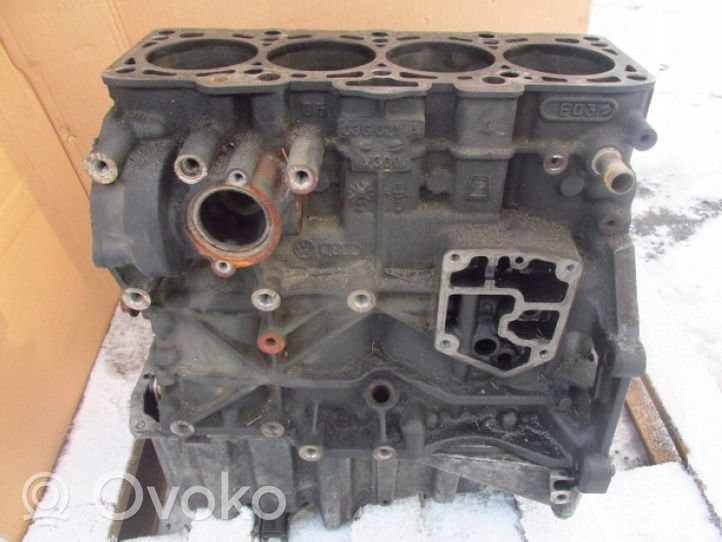 Audi A4 S4 B7 8E 8H Blocco motore 