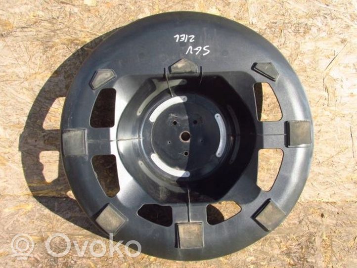 Suzuki Vitara (LY) Support roue de secours 