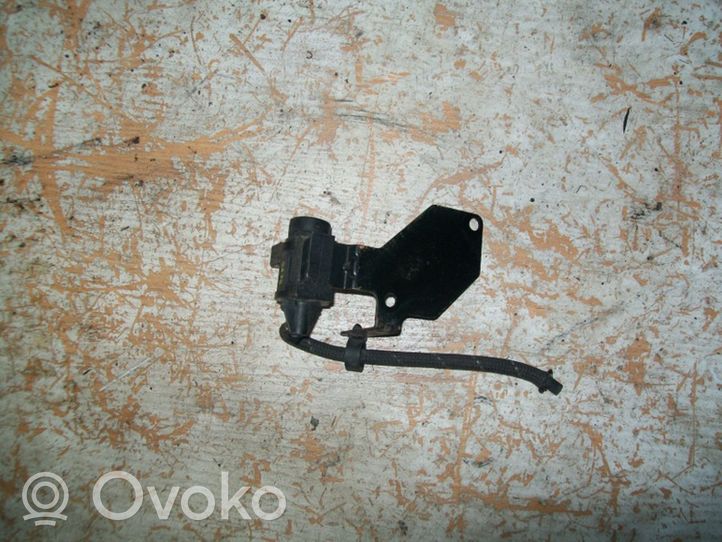 Volkswagen Polo III 6N 6N2 6NF Vacuum valve 