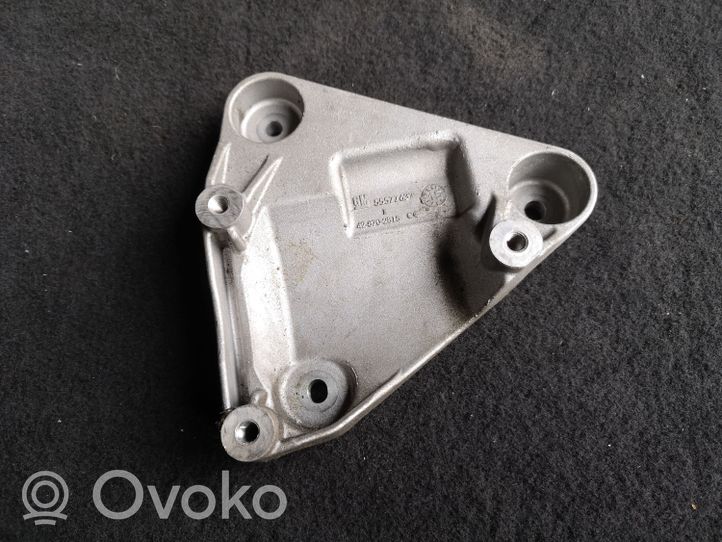 Opel Mokka Staffa di montaggio del compressore dell’A/C 55577637