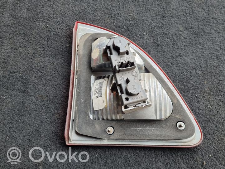 Ford Galaxy Lampy tylnej klapy bagażnika YM2113A602AB