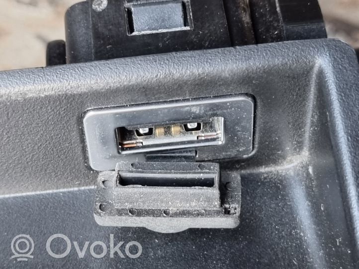 Volvo V40 Connecteur/prise USB 8M5T19A164VA