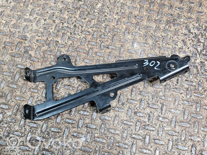 BMW 5 G30 G31 Kita variklio skyriaus detalė 8602078