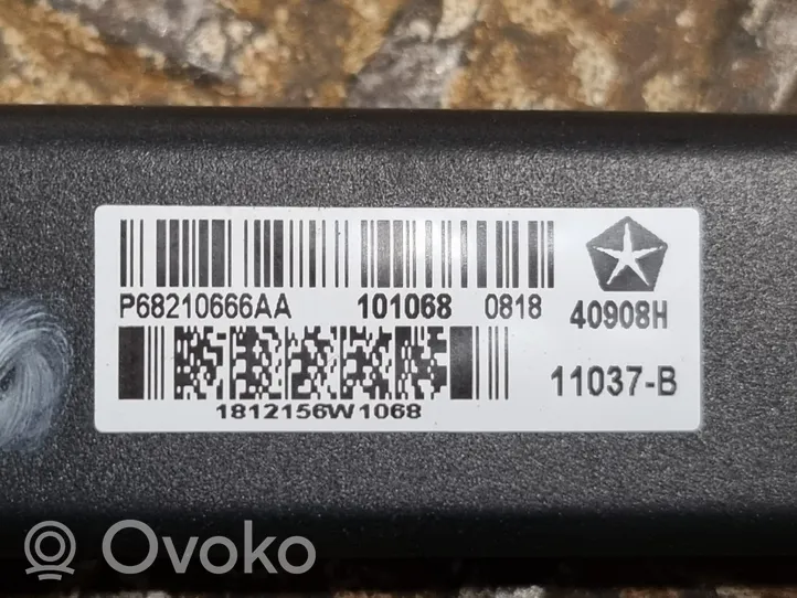 Dodge Challenger Amplificador de antena aérea P68210666AA