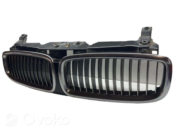 BMW 7 E65 E66 Grille calandre supérieure de pare-chocs avant 7037727