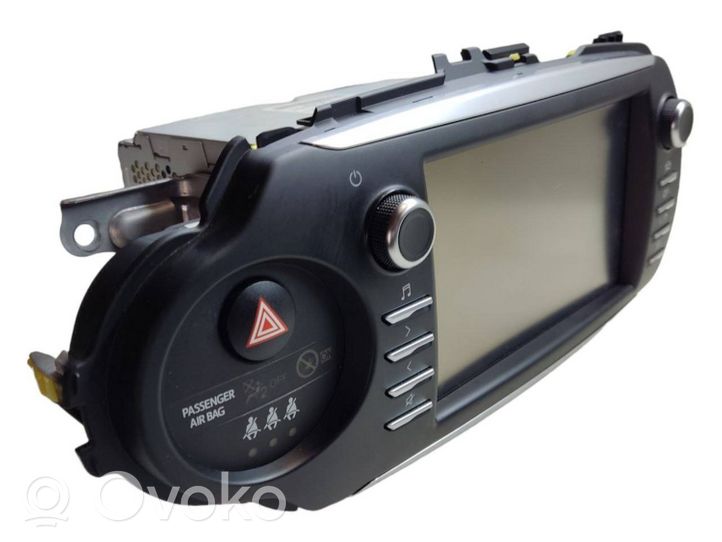 Toyota Yaris Panel / Radioodtwarzacz CD/DVD/GPS 861400D311