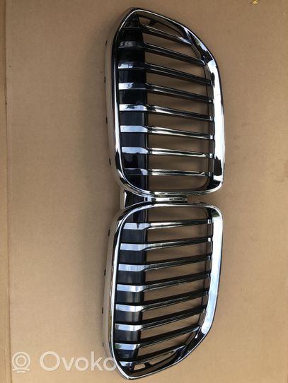 BMW 7 G11 G12 Grille calandre supérieure de pare-chocs avant 51138494817