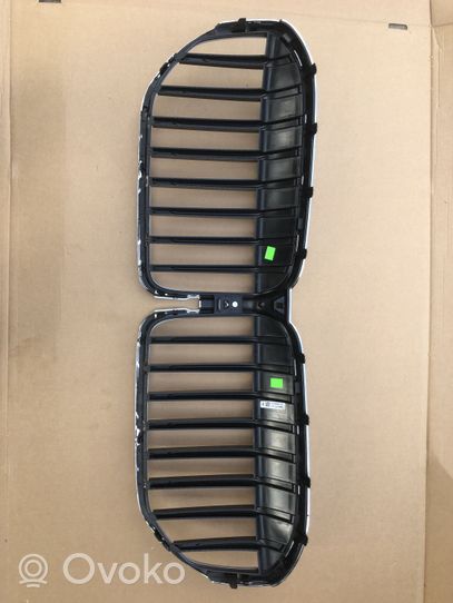 BMW 7 G11 G12 Grille calandre supérieure de pare-chocs avant 51138494817