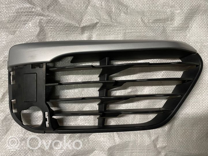 BMW X1 F48 F49 Pretmiglas luktura dekoratīvais režģis 51117354778