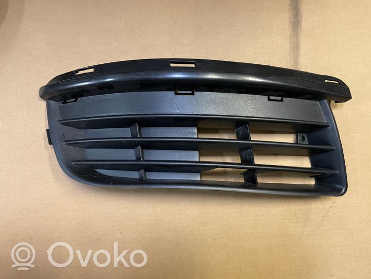 Volkswagen Golf V Mascherina/griglia fendinebbia anteriore 1K0853665