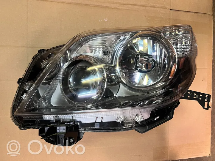 Toyota Land Cruiser (J150) Lampa przednia 8117060D80