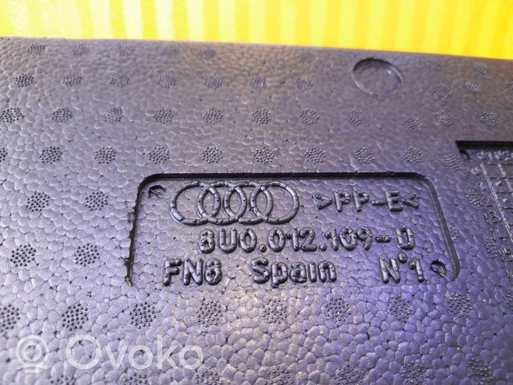 Audi Q3 8U Įrankių daiktadėžė 8U0012109