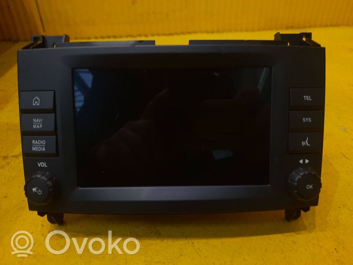 Mercedes-Benz Vito Viano W447 Radion/GPS-laitteen pääyksikön kehys A4479005517