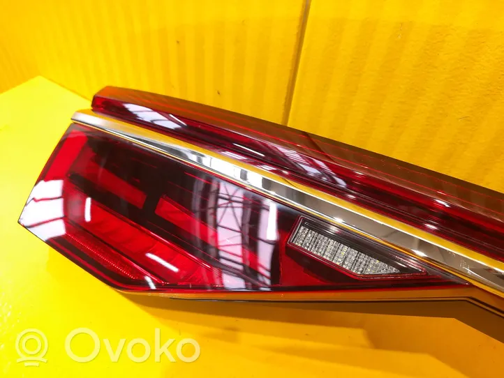 Audi A8 S8 D5 Lampa tylna 4N0945095AD