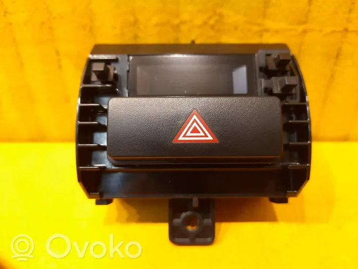 Toyota Hilux (AN120, AN130) Schalter Warnblinkanlage 839100K180A