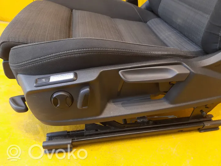 Volkswagen PASSAT B8 Asiento delantero del conductor 