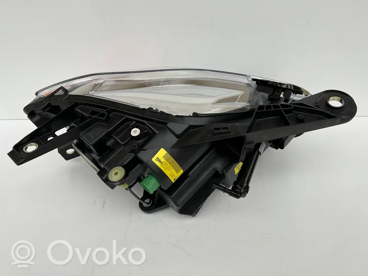 Maserati Quattroporte Lampa przednia 670104202