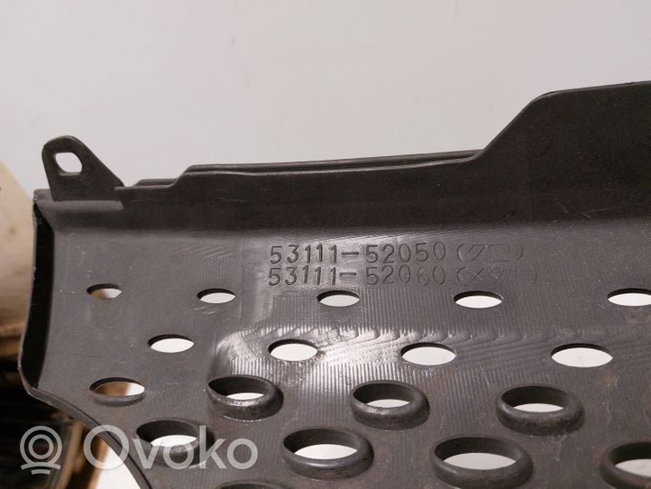 Toyota Yaris Verso Grille calandre supérieure de pare-chocs avant 5311152060