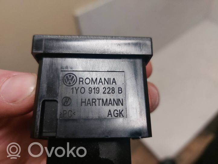 Volkswagen Touran II Wyłącznik poduszki powietrznej Airbag pasażera 1Y0919228B