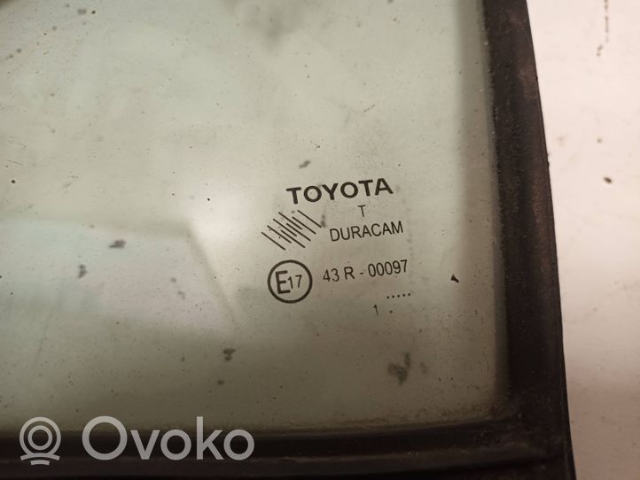 Toyota Yaris Szyba karoseryjna drzwi przednich e1743r00097