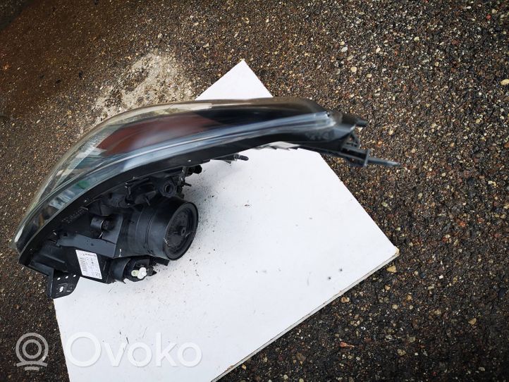 Opel Vivaro Lampa przednia 93867948