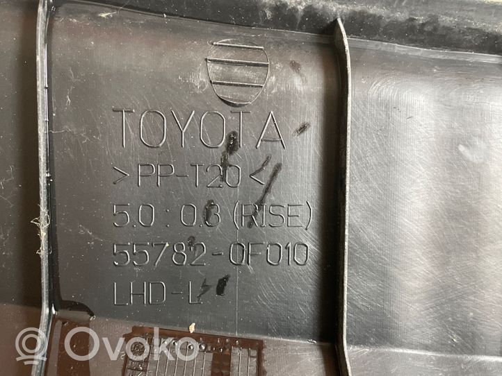 Toyota Corolla Verso AR10 Rivestimento del tergicristallo 557820F010
