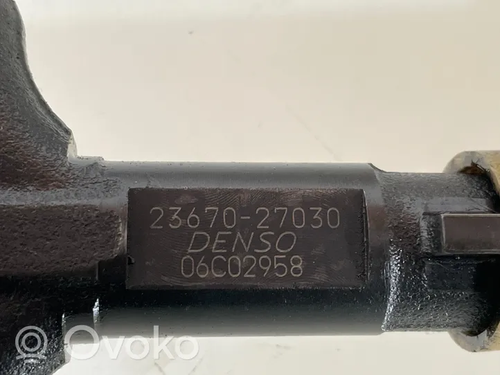 Toyota Avensis Verso Iniettore 2367027030