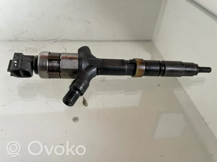 Toyota Avensis Verso Injecteur de carburant 2367027030